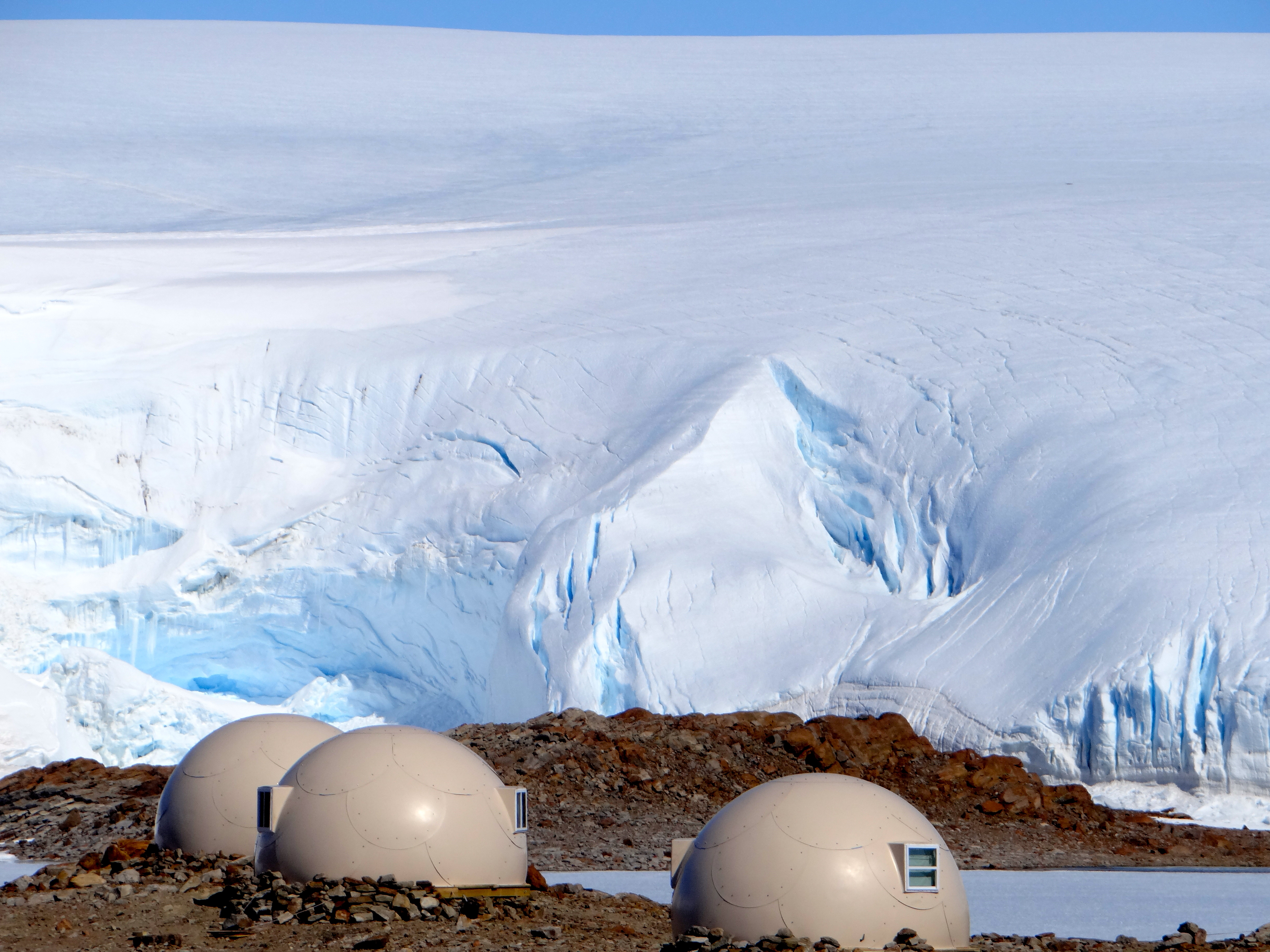 Антарктические полюса. «White Desert» отель Антарктида. «Whichaway Camp», Антарктика. Южный полюс Антарктида. Южный полюс Антарктика.
